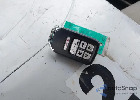 2018 Honda Clarity Plug-In Hybrid z USA, uszkodzony, nr VIN JHMZC5F14JC013246